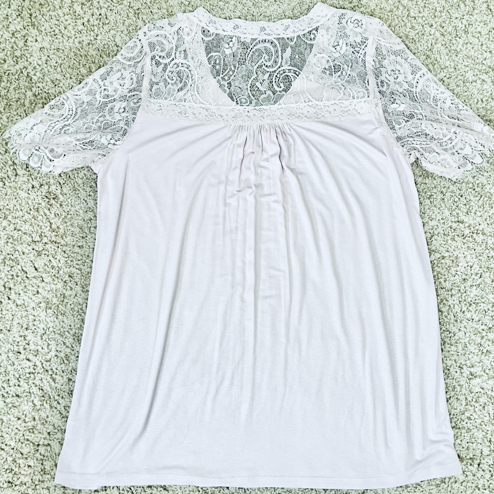 Women’s size L Pinkblush light pink lace tshirt